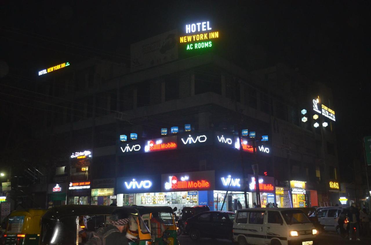 Hotel Newyork Inn Ānand Exteriör bild